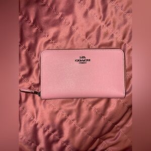 Coach Medium Zip Around Wallet True
Pink